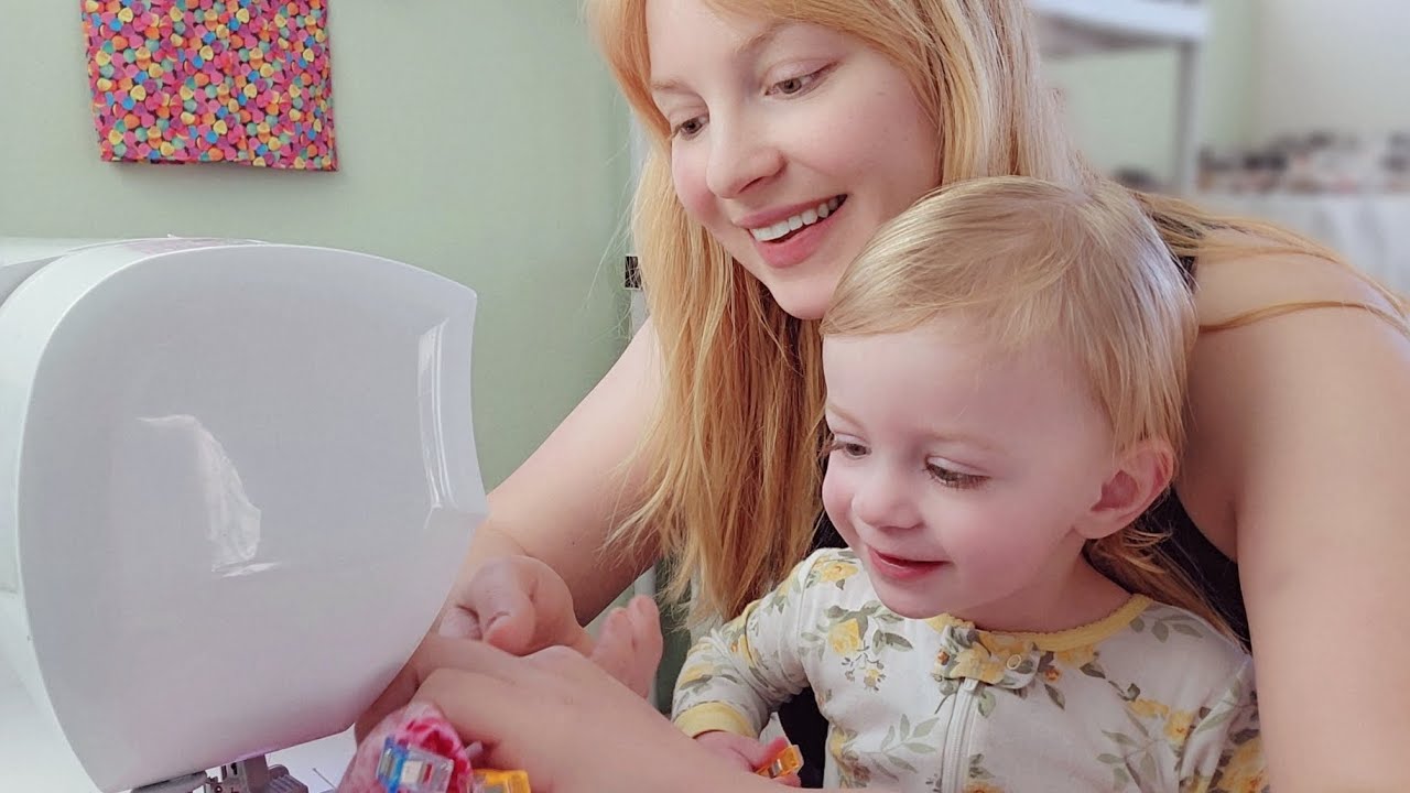 Первый урок шитья для малышки! 🧵💕 | Видеоблог #435