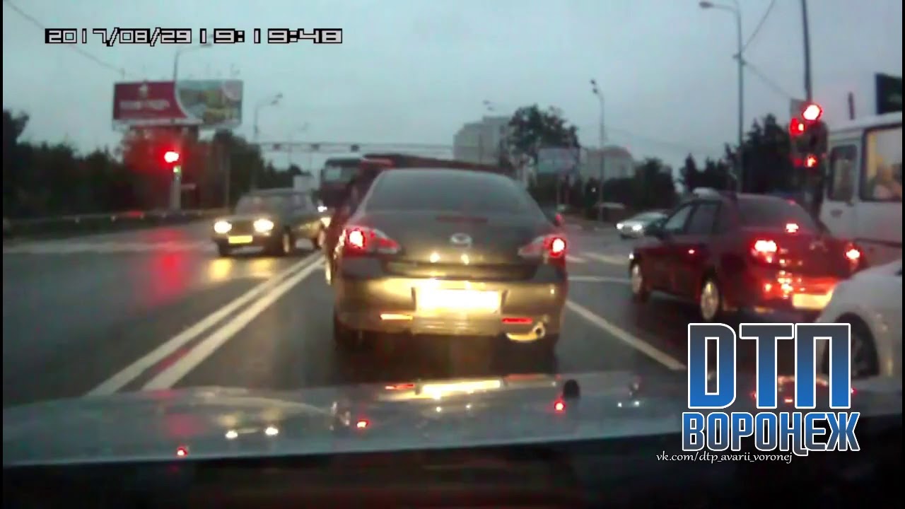 В Воронеже произошло смертельное ДТП на Антонова-Овсеенко, сбили женщину В Воронеже произошло смертельное ДТП на Антонова-Овсеенко, сбили женщину