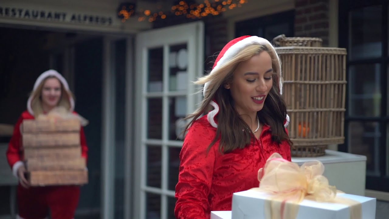 Feestje Cadeau / de Kerstpakketten Drive-in. Zo vier je toch Kerst op de zaak! Kijk en boek snel!