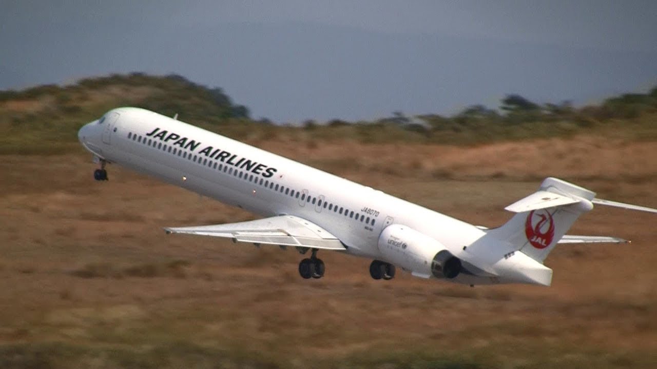 鶴丸 JAL MD-90 JA8070 Take off at Nanki - Shirahama - YouTube