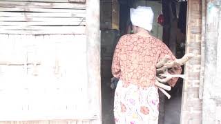 Betti Keterlaluan!!! Sampai disiram Air Mak Betti