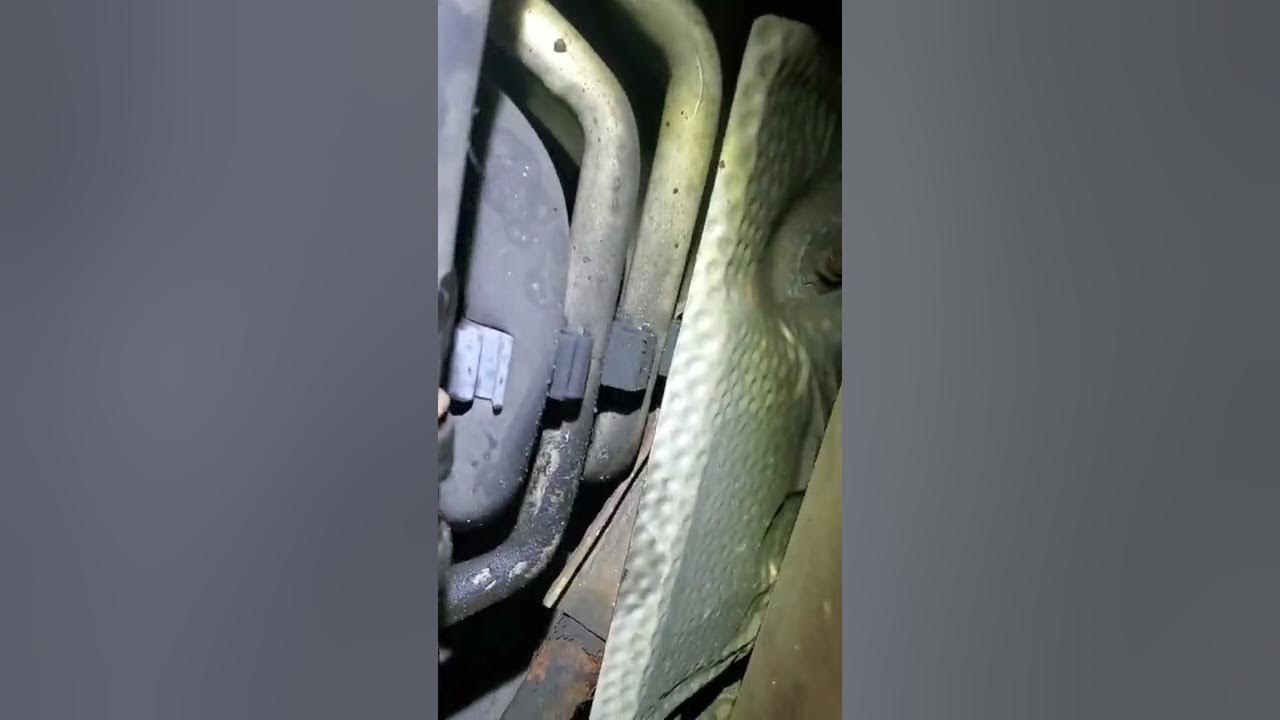 ATTEMPT TO FIX A LEAKING AC LINE ON A TOYOTA HIGHLANDER WITH EPOXY