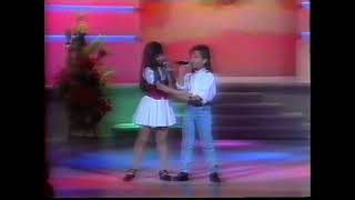 Hebe Camargo Show | Sandy & Junior sing Silent Night on SBT - PREMIERE (December 20, 1993)