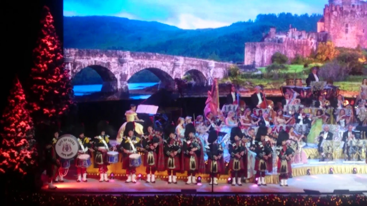 Andre Rieu with Leeds Pipe Band & Manoe Konings on bagpipe playing