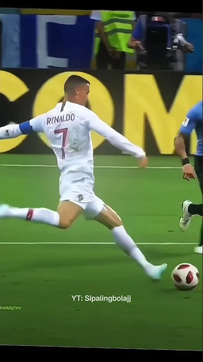 Tendangan keras Ronaldo bikin KO musuh #shorts #ronaldo #football