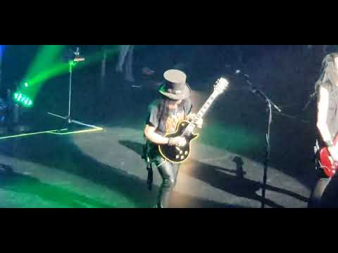 Slash "Always on the Run" Todd Kerns on vocals Seattle 2/9/2022
