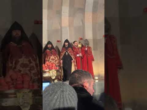 Մեծ թվով քաղաքացիներ մասնակցել են Մայր Աթոռում մատուցված պատարագին
