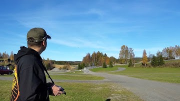 Volantex Cessna 182, trying to land with flaps.