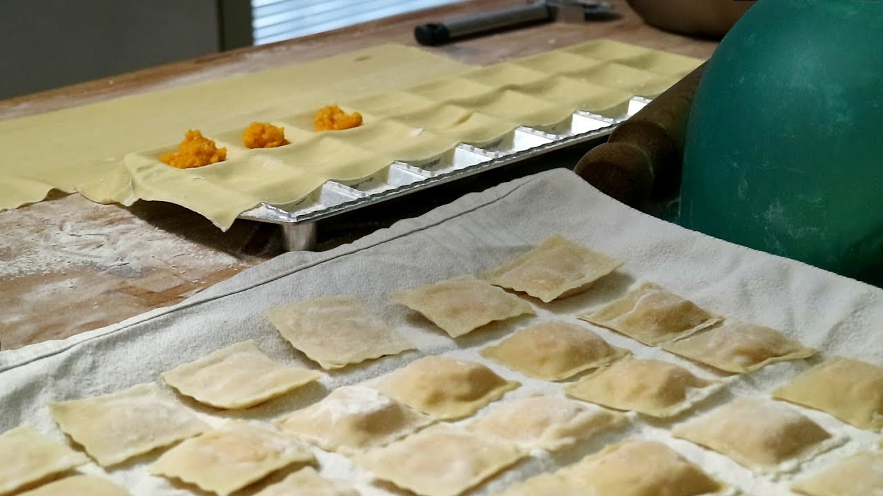 TORTELLI DI ZUCCA SENZA AMARETTI AL FORNO - YouTube