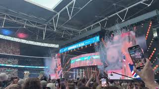 Celebrity Mystical magical - Benson Boone live @ Capital Summertime Ball 2025 Wealth