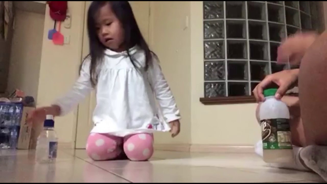 Little Girl Do Her Bottle Flip Challenge For The First Time !!! YouTube