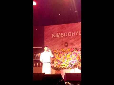 KimSooHyun sing HoLe hehe (FANCAM)