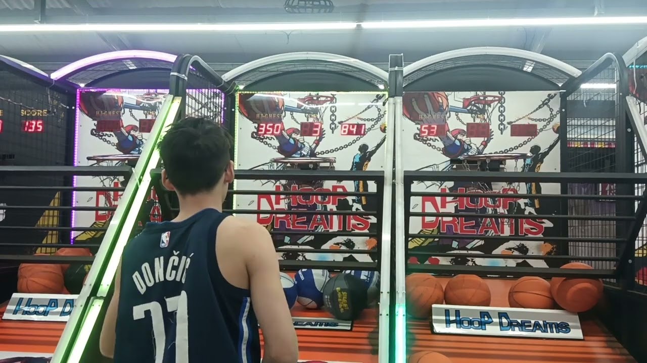 2個月多沒有來這個地方投這台盜版街頭投籃機，能不能投到1千4百分？