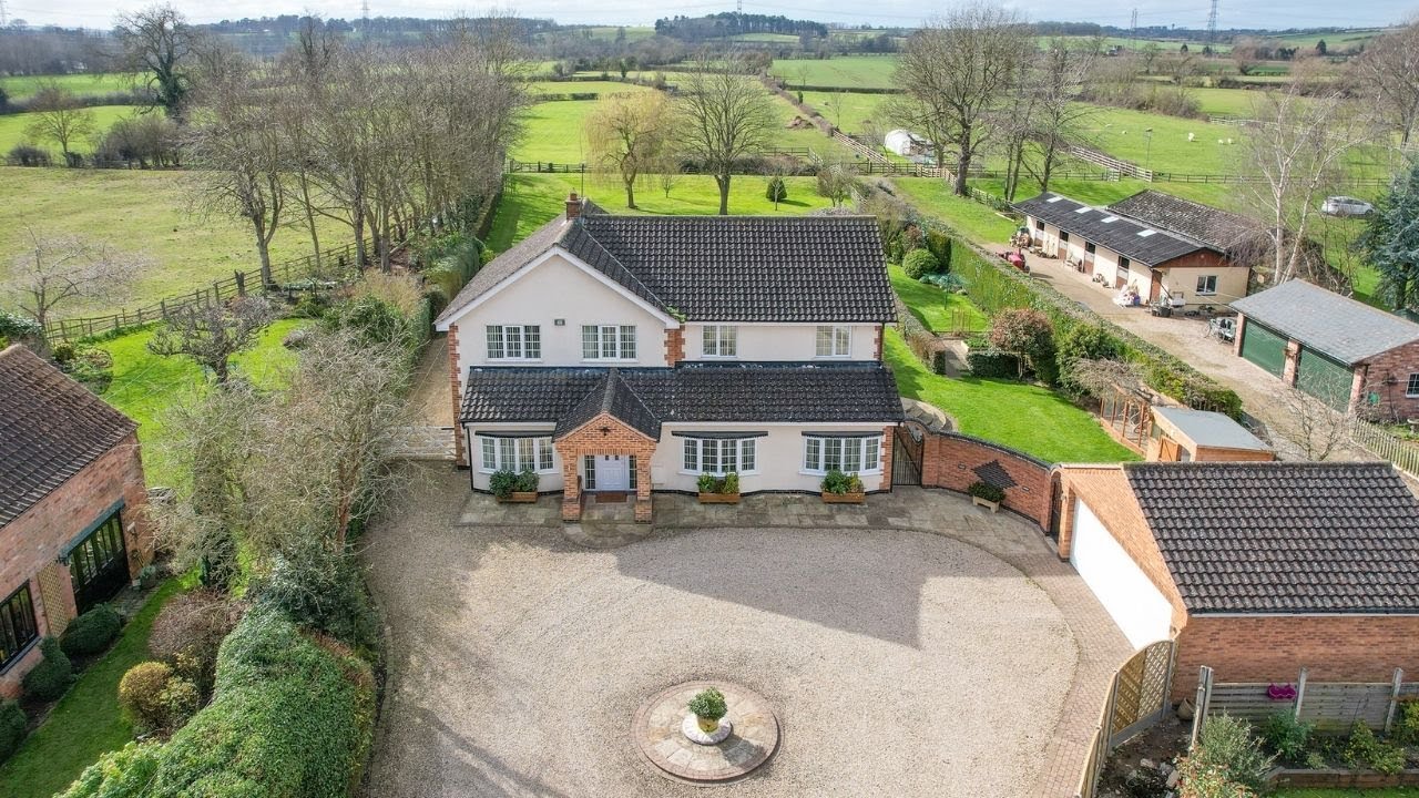 A most exceptional detached family house for sale in Sutton Bonington