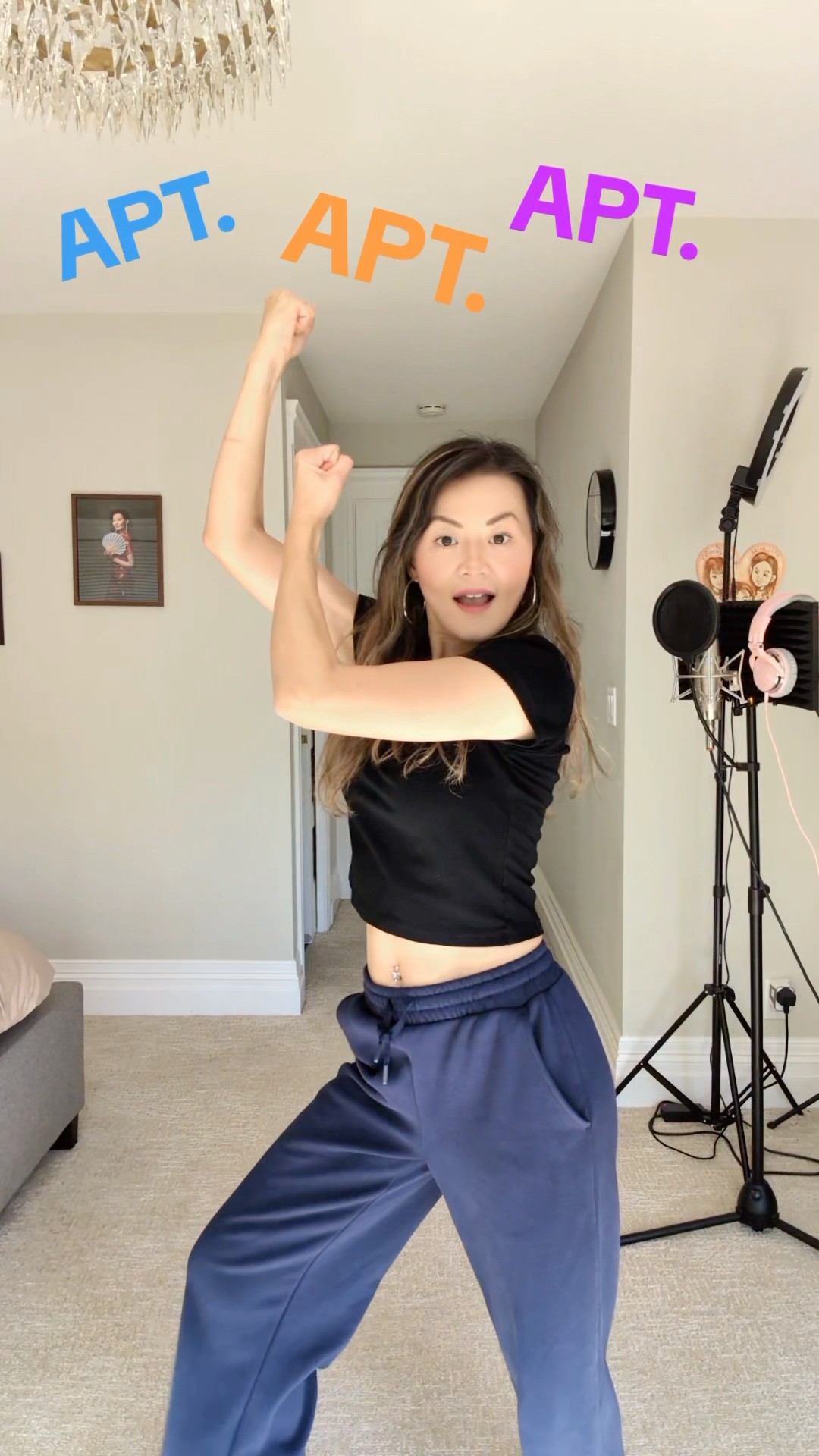 Smile and #dance along to the new #rosé_bruno_apt #song !! #shorts #rosé #brunomars #apt #behappy