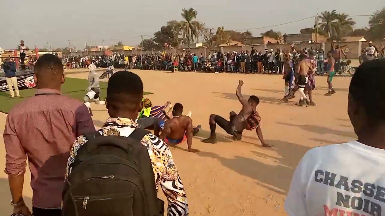 La prestation du catcheur de Mbuji-mayi et de Lubumbashi