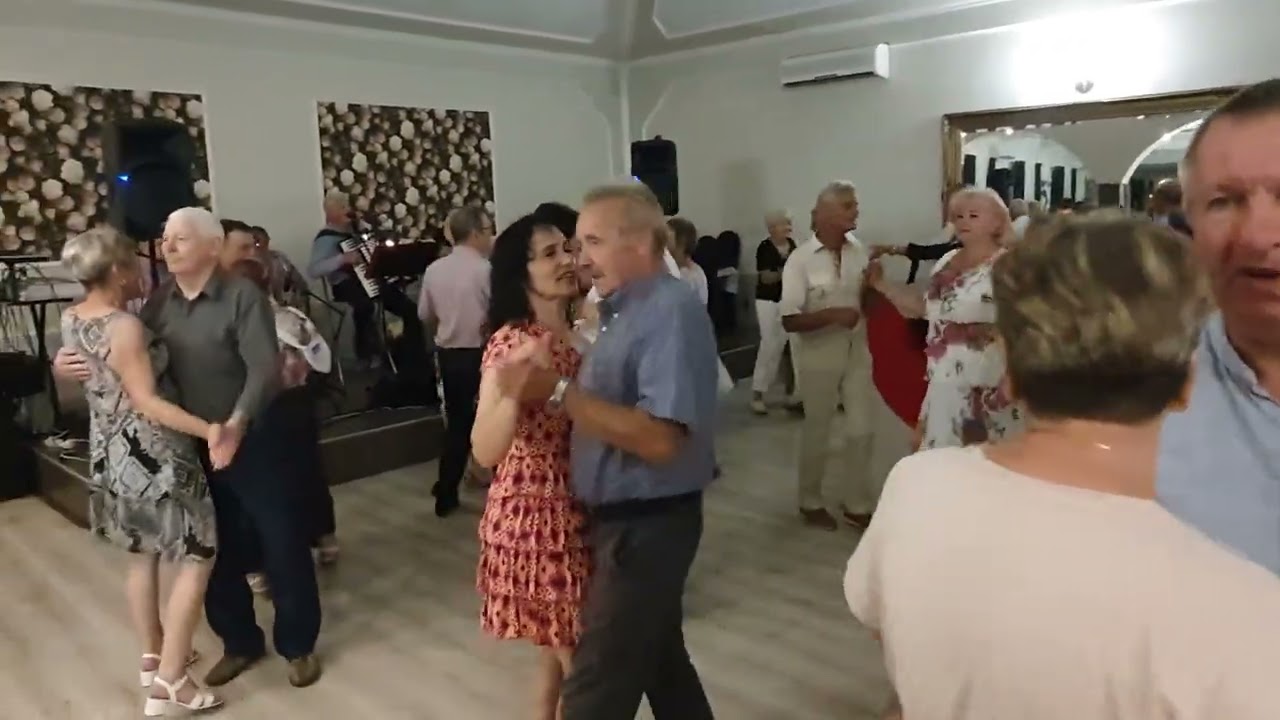 PRZYBĄDŹ DO MNIE DAM CI KWIAT PAPROCI a na parkiecie wspaniała para tancerzy z Lubartowa