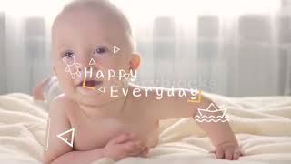 أشياء غريبة تجعل طفلك يضحك والا يبكي إذا فعلتيها Baby boy is happy and laughing lying on bed at