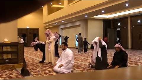 قارئ أدهش الحضوور وهو يصلى بصوت رائع ومميز جعل من فى المسجد يدهشوون بعد صلاة العشاء