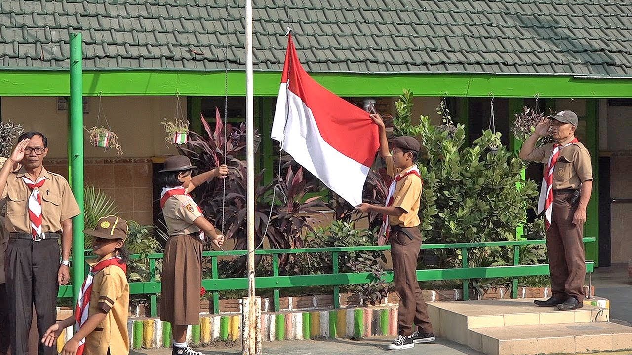 Peringati Hari Pramuka, Siswa Penyandang Disabilitas YPAC Surakarta Adakan Upacara Bendera