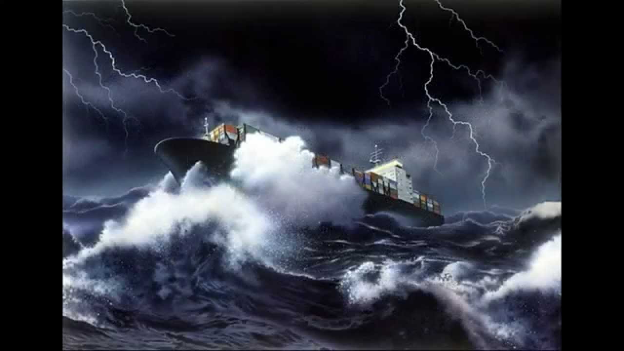Открой 1 шторм. Корабль в Штормовом море. Судно в шторм. Корабль буря. Парусник в шторм.