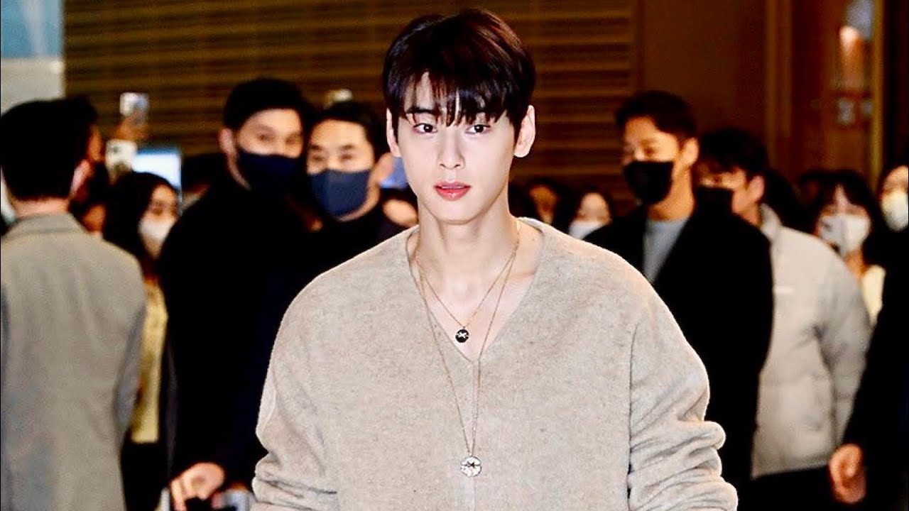 Cha Eunwoo's look for his visit to Chaumet's historic address wins the  internet: Shining brighter than those diamonds