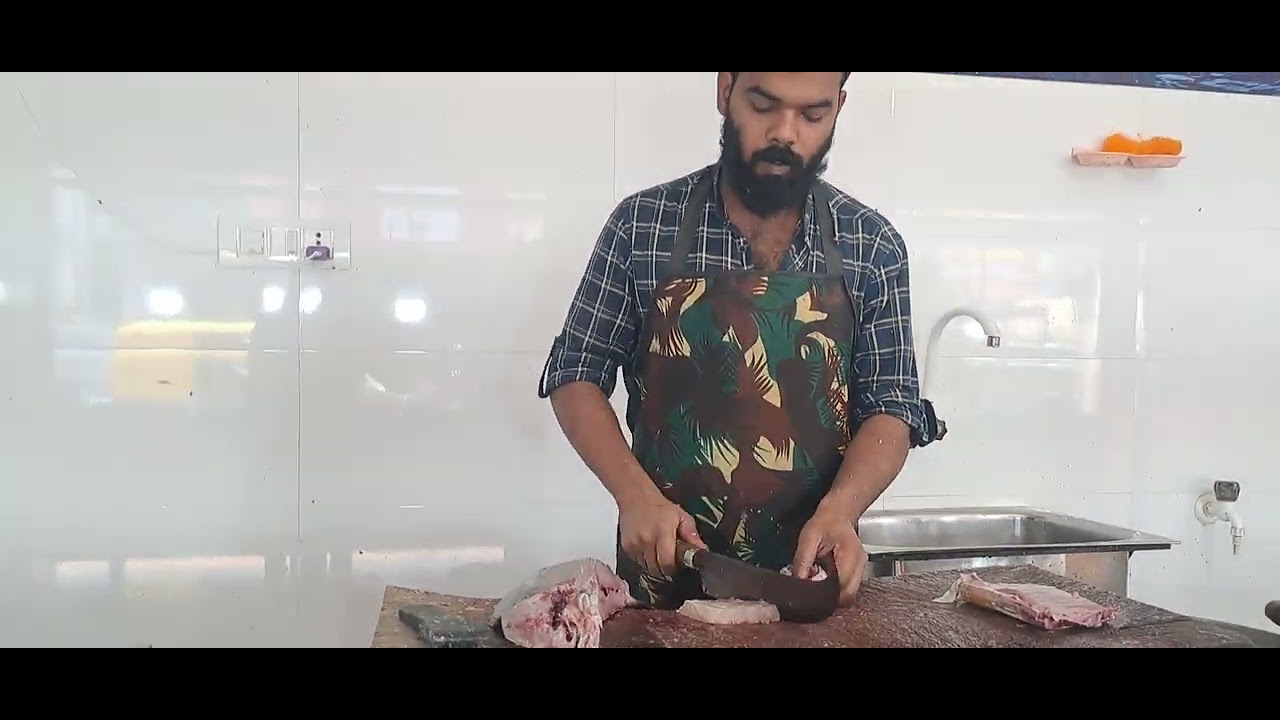 fish cutting 🐟 fish market kerala Shafi 🐟 fish - YouTube