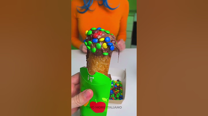 Ciliegie Bliss 🍒🍫 Migliora la tua torta con la magia di Nutella e M&M's! #dolce