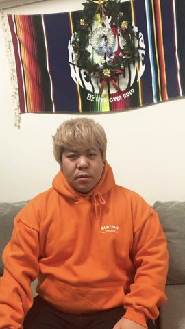 ニンテンドー64コントローラーを買ってはしゃぐ男性#shorts