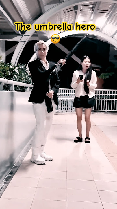 He Saved Her with an Umbrella ☂️ | Hero in a Suit |[TRACYLEAD] #tracylead #kindperson #respect #help