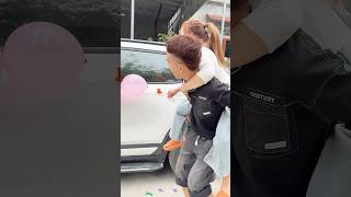 Download Lagu A Guy Gives a Piggyback Ride and a Fun Balloon Prank MP3