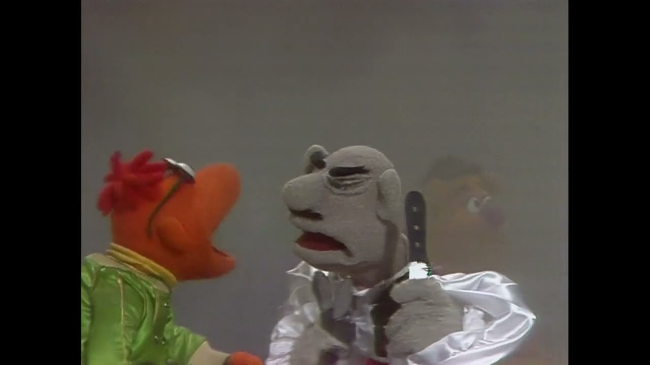 The Muppet Show - 516: Gladys Knight - Signor Baffi’s Knife-Throwing Act (1981)