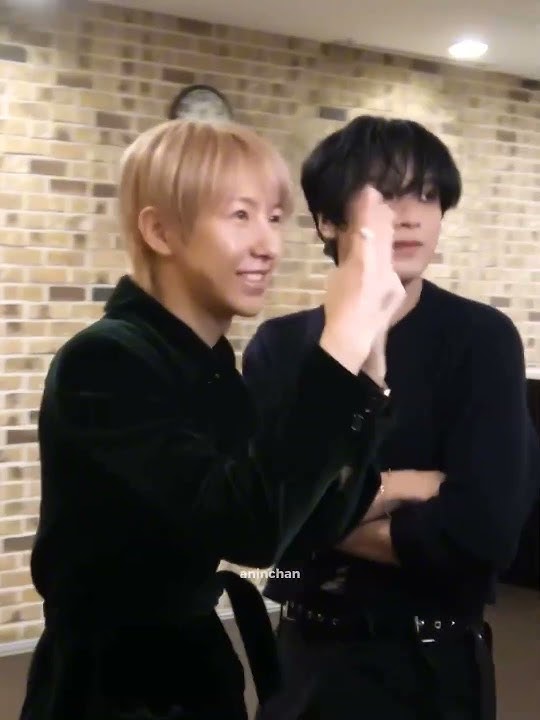 The important thing is that the ending pose is good 🤣 #haechan #renjun #nctdream
