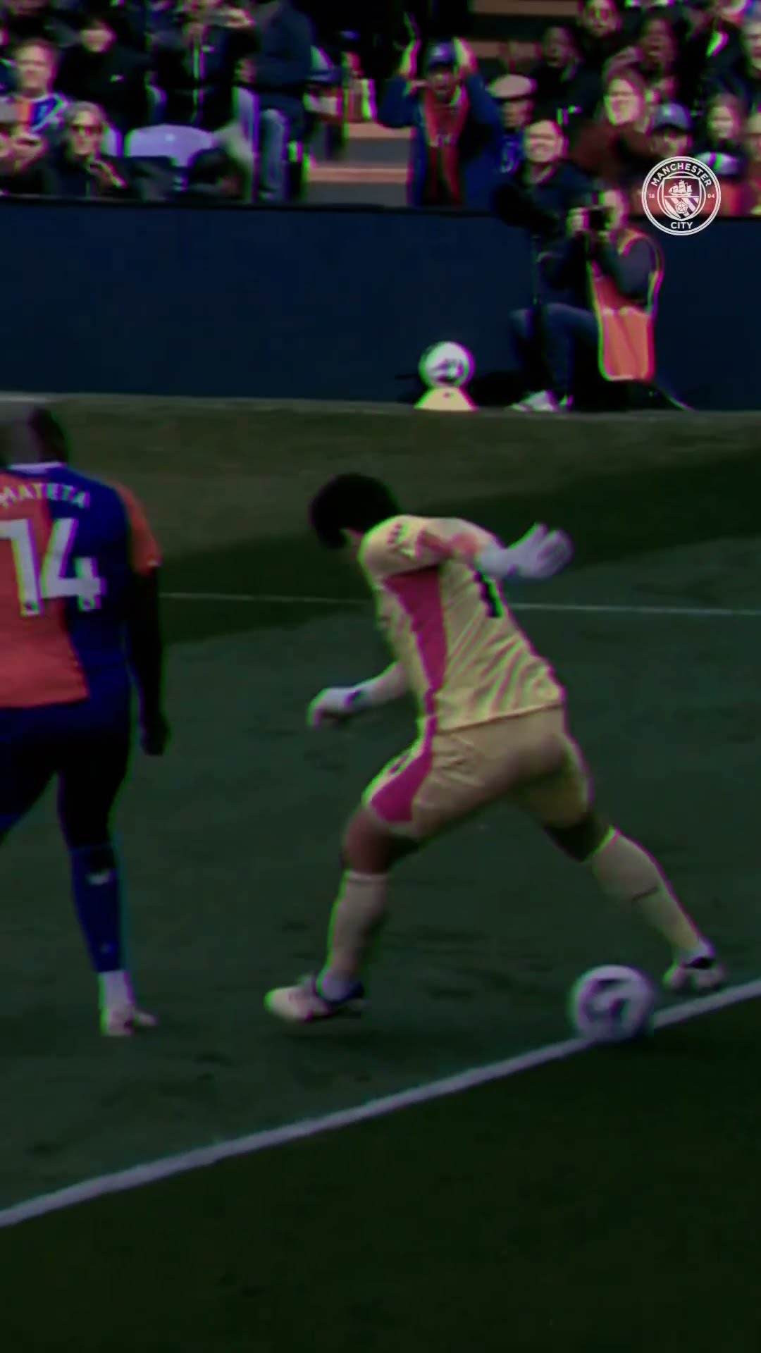 ?‍? CALM under pressure #mancity #football #shorts #shortsvideo #shortsfeed #skills