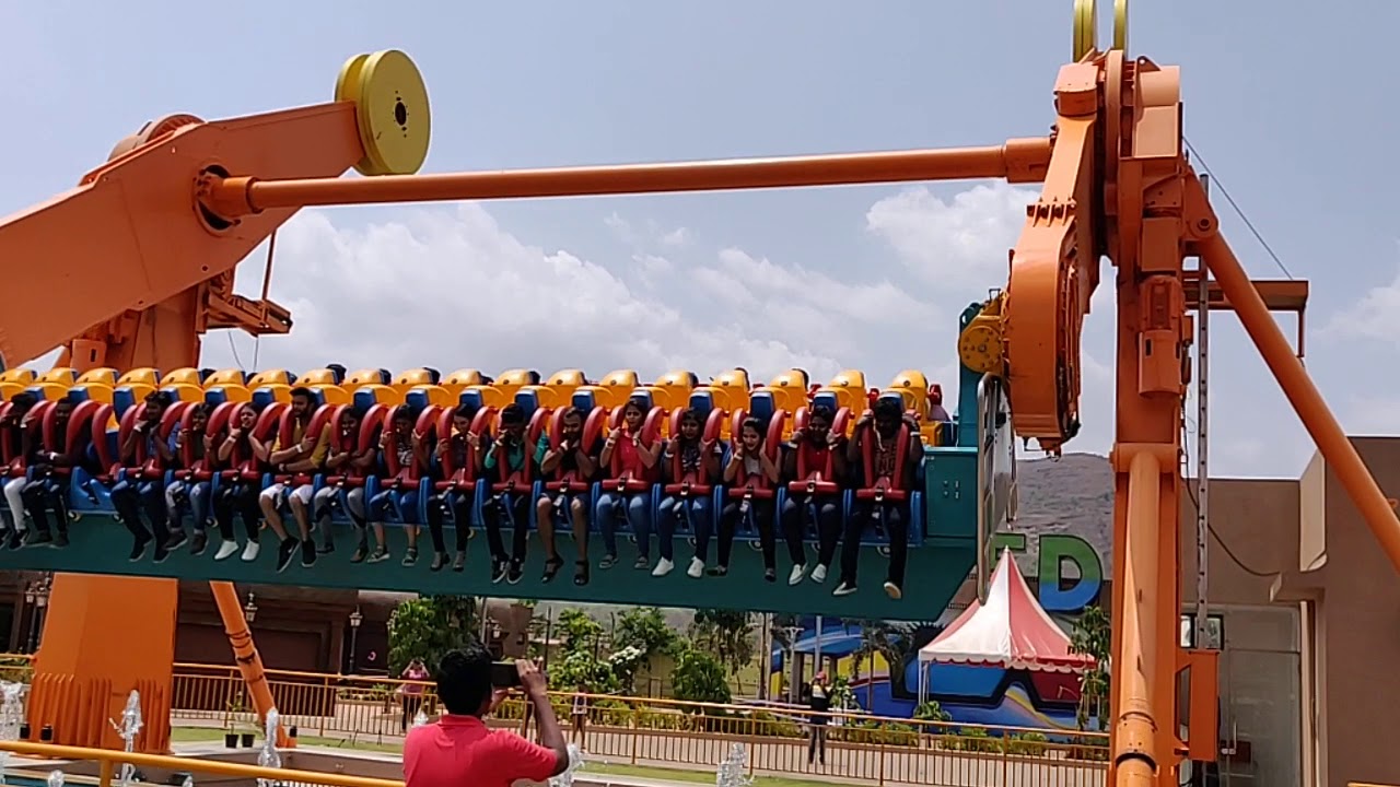 Top Spin Suspended Magic Mountain Rides Fun at Magic Mountain
