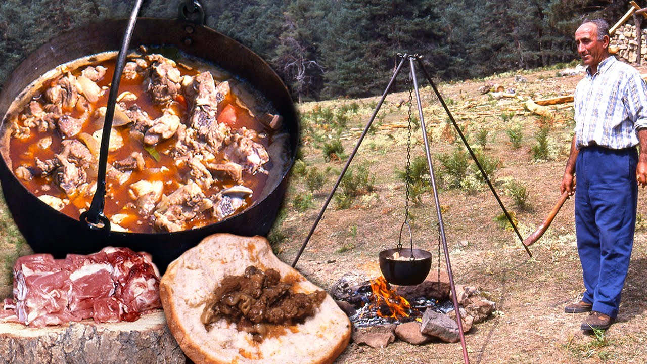 Мясное рагу в лесу для восстановления сил после тяжелой работы. Традиционный рецепт