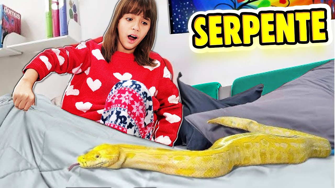 LETIZIA SCOPRE UN SERPENTE GIGANTE VELENOSO NELLA SUA STANZA DA LETTO PAPÀ NIKO LA SALVA! PAURA