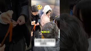 Kız Yaptığı Şeye Utandı