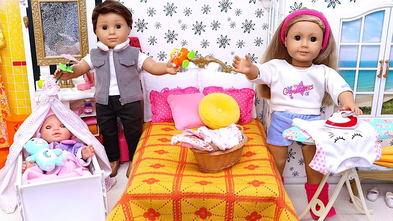 Busy morning at Play Dolls house! House chores and baby care