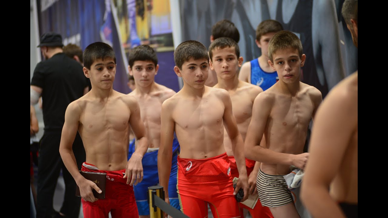 Взвешивание борцов по греко-римской борьбе среди юношей. Грозный 6 июля 2025 г.