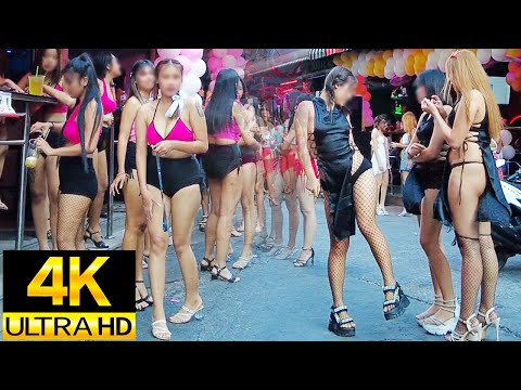 Pattaya 4K Walk Soi 6, Soi 6/1, Soi BuaKhao, Pattaya Klang Massage Shop Area. Nov 2023.