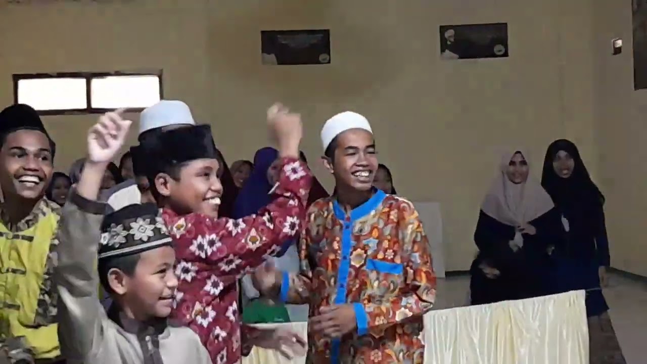 Keceriaan Santri Ponpes RIBATH DARUTTAUHID Saat Acara Kunjungan Sosial KPP Surabaya Mulyorejo