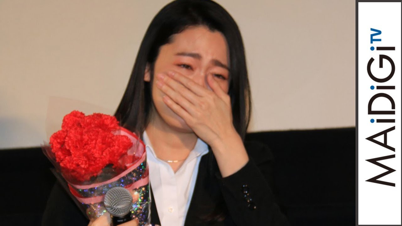 長谷川眞優、ウルトラマンジードの愛崎モアが誕生日祝いに号泣！坂本監督と熱いハグも　「劇場版 ウルトラマンジード　つなぐぜ！ 願い！！」応援上映お披露目上映会舞台あいさつ2