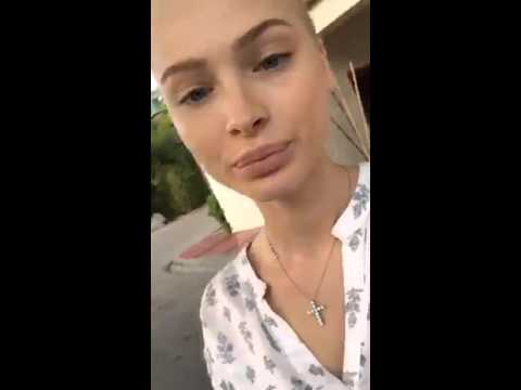Алена сосет в машине