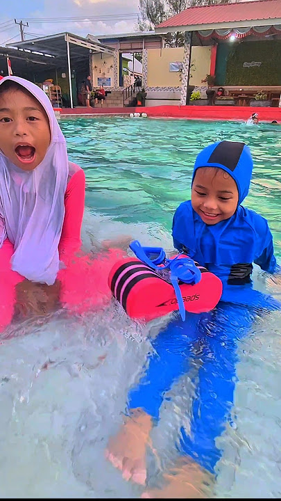 Mama Riska Vlog Watches Elsa Rafisqy Incess Squidgame Having Fun Swimming Playing in the Pool
