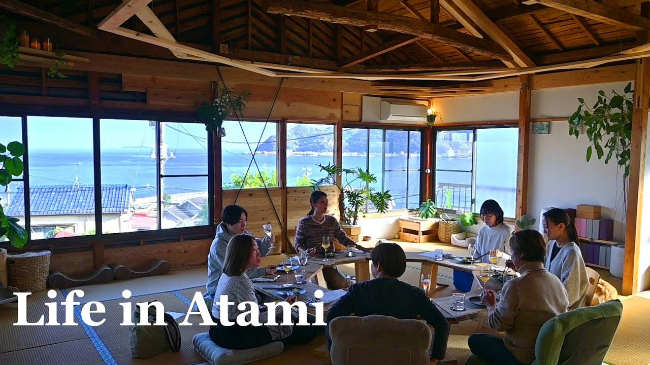 Обед в юбилейной студии йоги в приморском городке | Дом — это шкатулка с сокровищами на всю жизнь