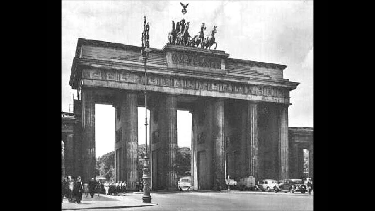 Das ist berlin. Бранденбургские ворота третий Рейх. Бранденбургские ворота Берлин 1940. Берлин 1935. Бранденбургские ворота Берлин 1942.