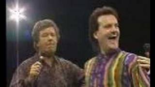 Video-Miniaturansicht von „gaither vocal band - he's a personal saviour“