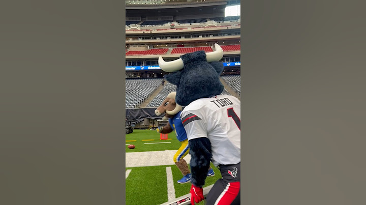 he ran the wrong route… #houston #texans #losangeles #rams #nfl #mascots #funny