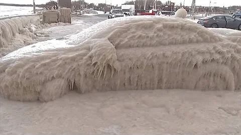 Watch The Infamous 'Ice Car' Be Liberated From Frozen Shell - DayDayNews